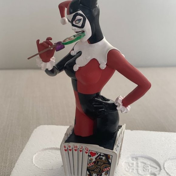 Harley Quinn Woman of DC Comic Universe Bust Statue - Picture 7 of 9